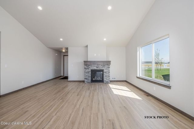 11673 N SIMMONS LN, Rathdrum, ID 83858