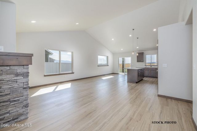 11673 N SIMMONS LN, Rathdrum, ID 83858