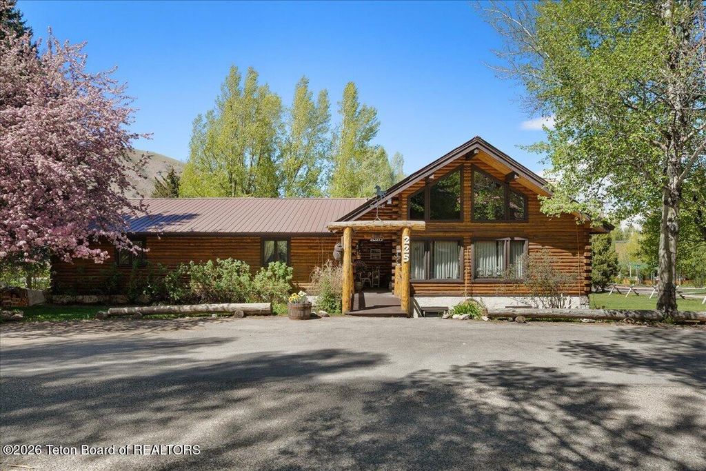 225 PINE Drive, Jackson, WY 83001 photo 4