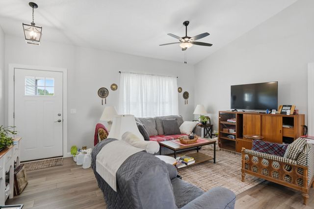 909 14th Street, Rapids City, IL 61278