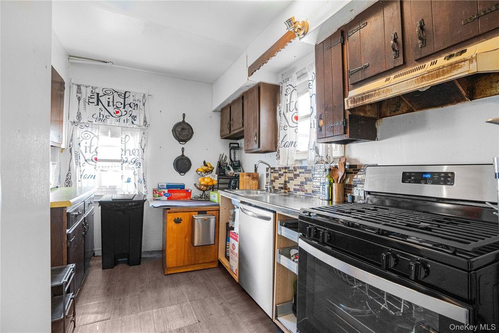 8806 Hollis Court Boulevard, Queens Village, NY 11427 — photo 5