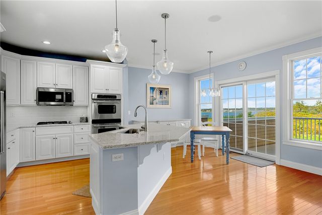 87 Waters Edge, Tiverton, RI 02878