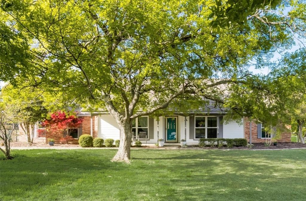 692 S Loop Drive, Cedar Hill, TX 75104
