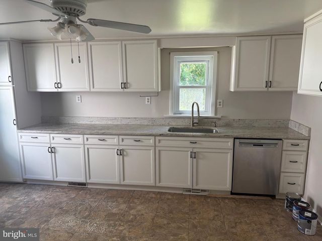 1196 REBEL HILL RD, Conshohocken, PA 19428