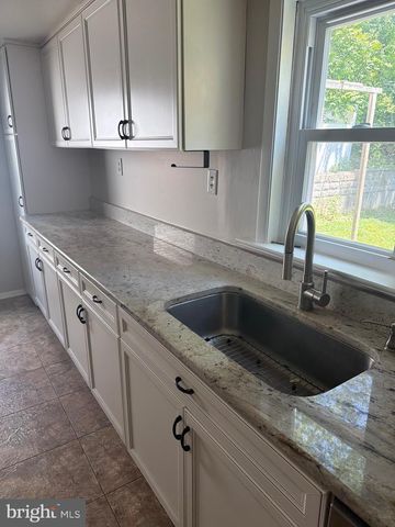 1196 REBEL HILL RD, Conshohocken, PA 19428