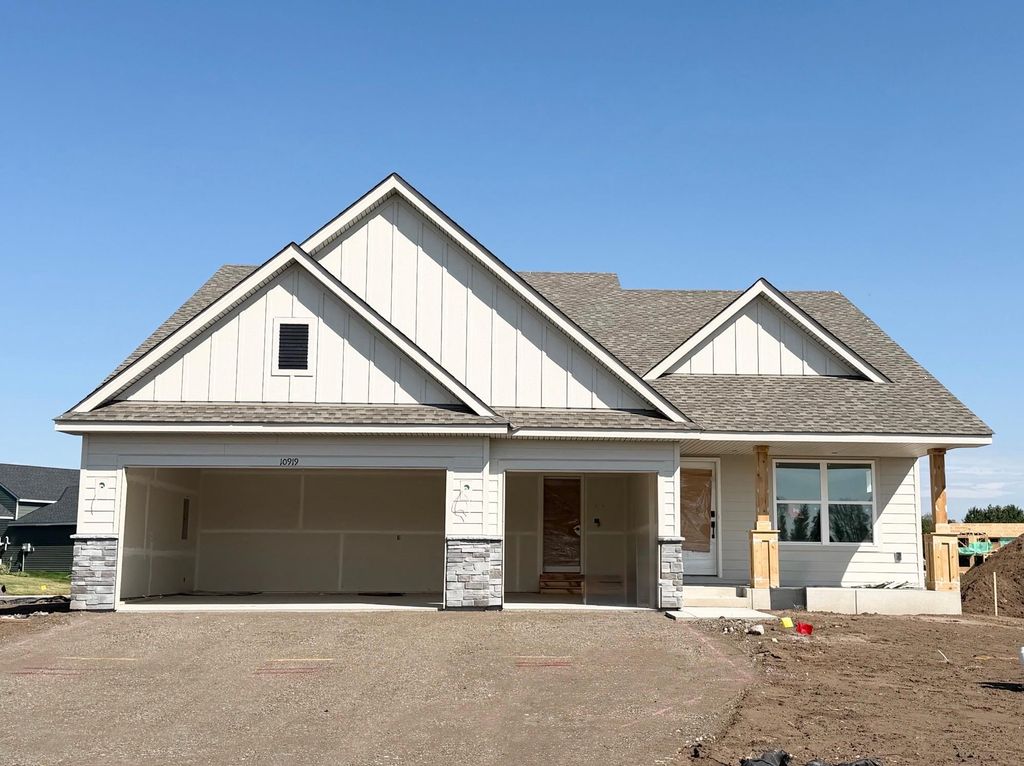 10919 Hemingway Avenue S, Cottage Grove, MN 55016