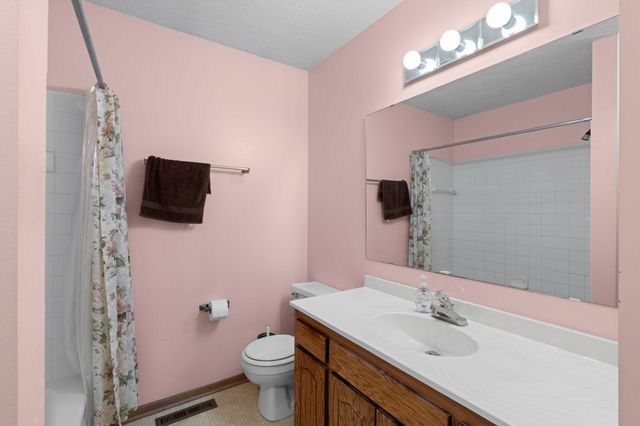 112 South Drive D, Circle Pines, MN 55014