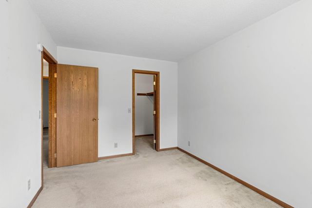 112 South Drive D, Circle Pines, MN 55014