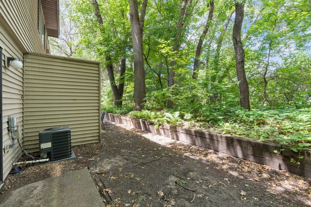 112 South Drive D, Circle Pines, MN 55014