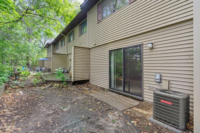 112 South Drive D, Circle Pines, MN 55014