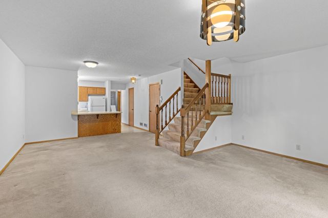 112 South Drive D, Circle Pines, MN 55014