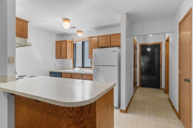 112 South Drive D, Circle Pines, MN 55014