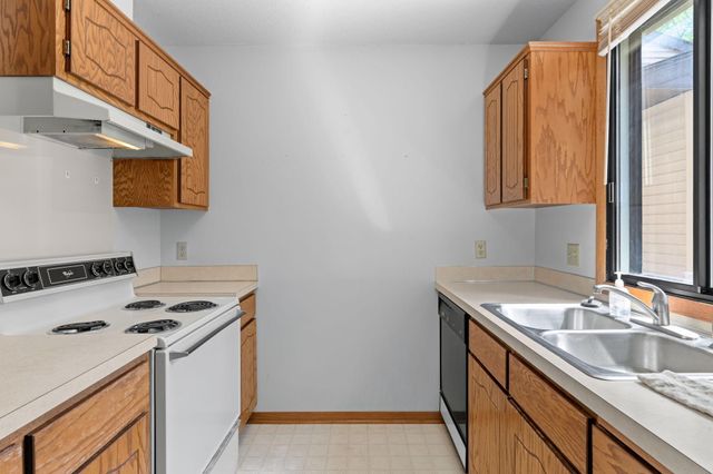 112 South Drive D, Circle Pines, MN 55014