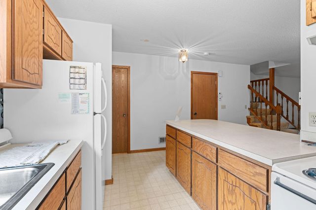 112 South Drive D, Circle Pines, MN 55014