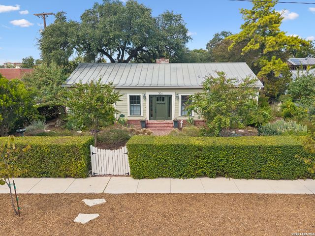 301 Parland Pl, San Antonio, TX 78209