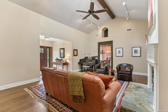 301 Parland Pl, San Antonio, TX 78209