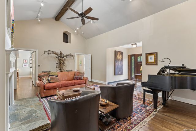 301 Parland Pl, San Antonio, TX 78209