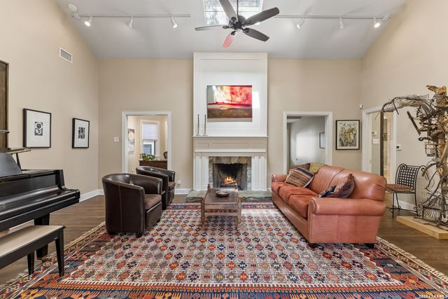 301 Parland Pl, San Antonio, TX 78209