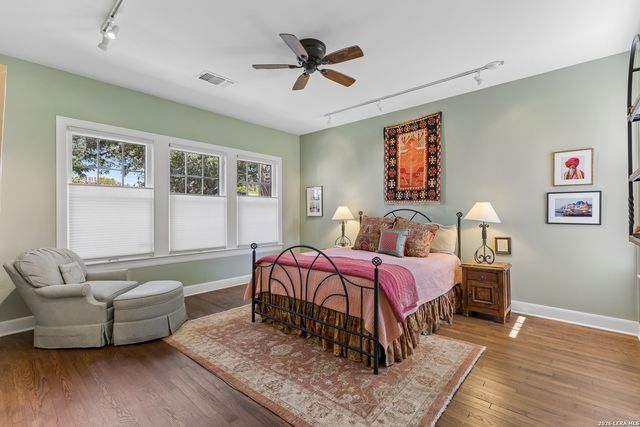301 Parland Pl, San Antonio, TX 78209