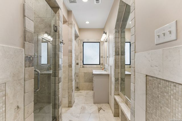 301 Parland Pl, San Antonio, TX 78209