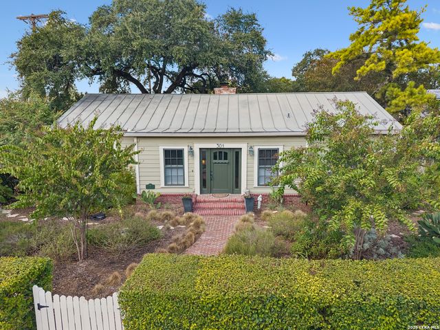301 Parland Pl, San Antonio, TX 78209