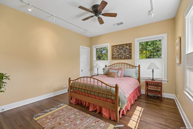 301 Parland Pl, San Antonio, TX 78209