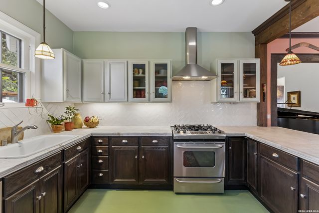 301 Parland Pl, San Antonio, TX 78209