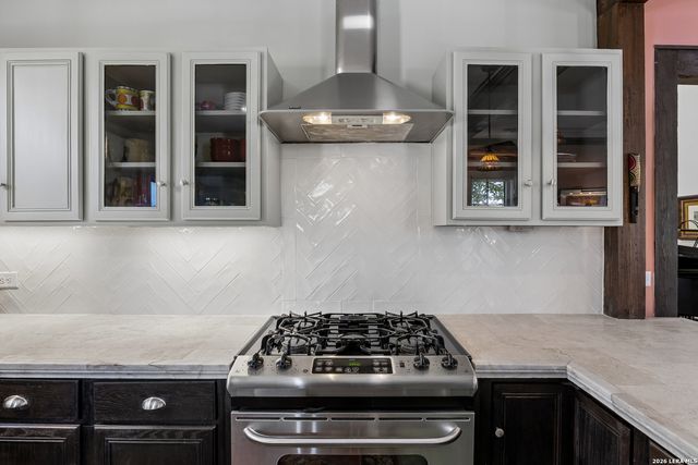 301 Parland Pl, San Antonio, TX 78209