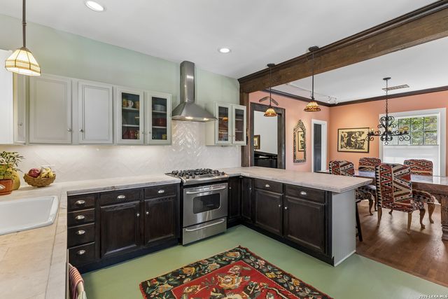 301 Parland Pl, San Antonio, TX 78209