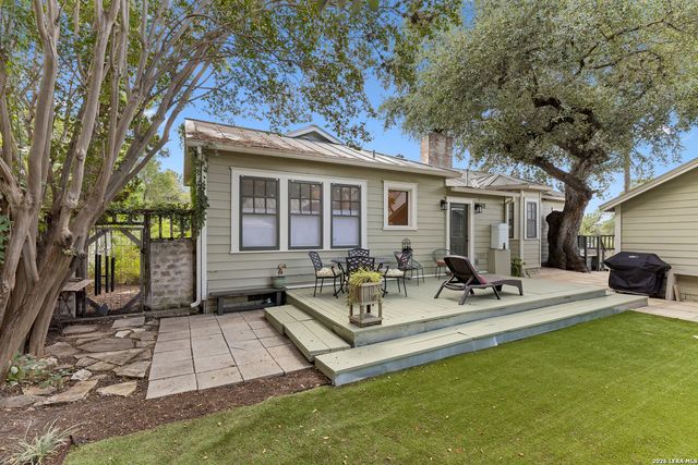 301 Parland Pl, San Antonio, TX 78209