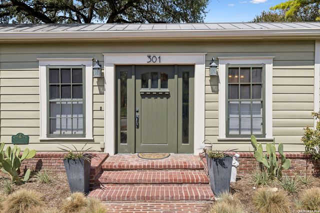 301 Parland Pl, San Antonio, TX 78209