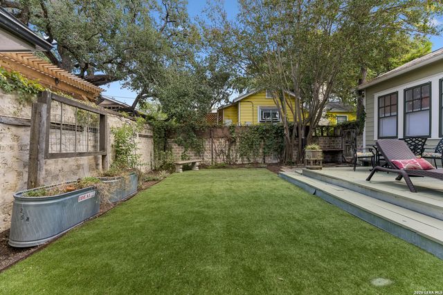 301 Parland Pl, San Antonio, TX 78209
