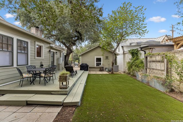 301 Parland Pl, San Antonio, TX 78209