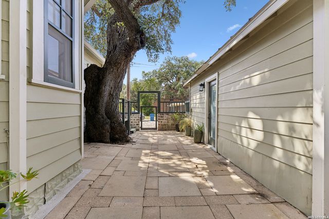 301 Parland Pl, San Antonio, TX 78209