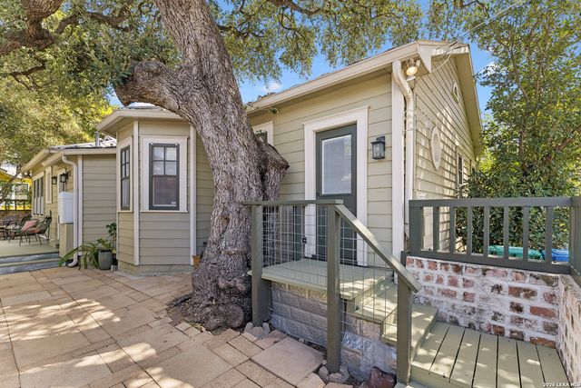 301 Parland Pl, San Antonio, TX 78209