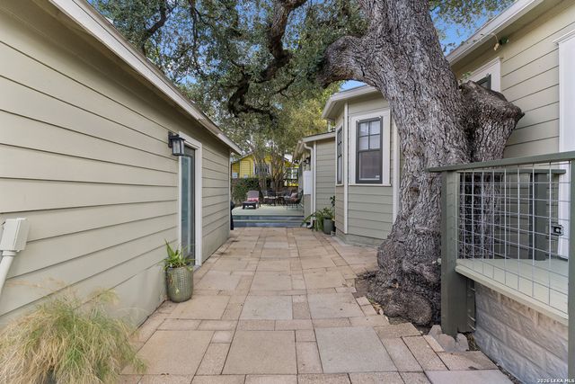 301 Parland Pl, San Antonio, TX 78209