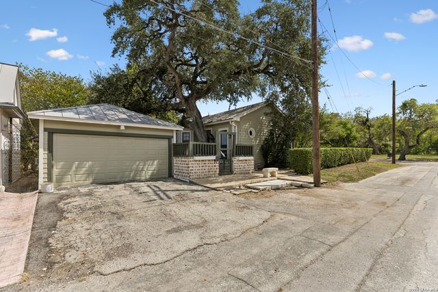 301 Parland Pl, San Antonio, TX 78209