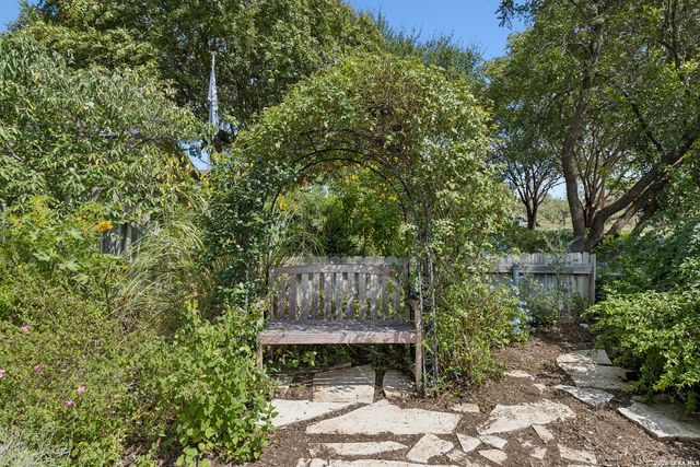 301 Parland Pl, San Antonio, TX 78209