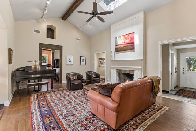 301 Parland Pl, San Antonio, TX 78209