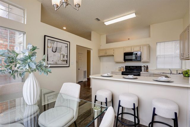 202 Chamblin Drive, Cedar Hill, TX 75104