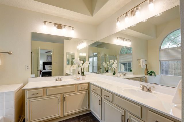 202 Chamblin Drive, Cedar Hill, TX 75104