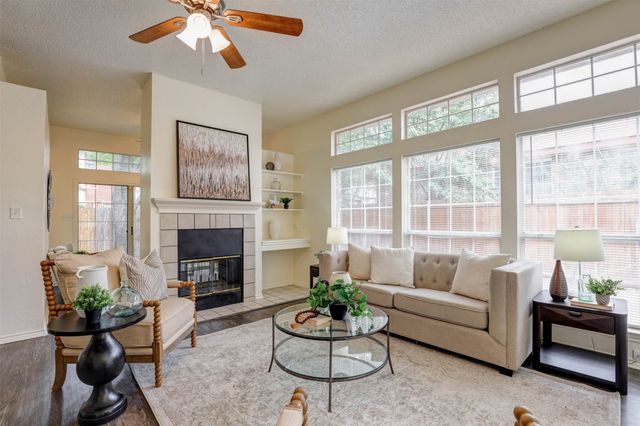 202 Chamblin Drive, Cedar Hill, TX 75104