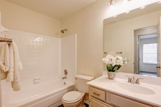 202 Chamblin Drive, Cedar Hill, TX 75104