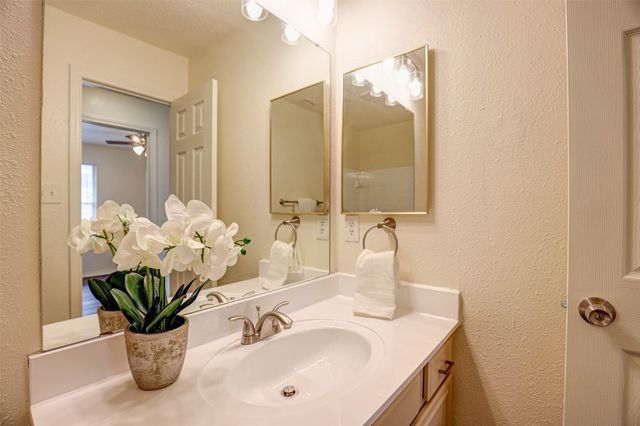 202 Chamblin Drive, Cedar Hill, TX 75104