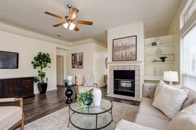 202 Chamblin Drive, Cedar Hill, TX 75104