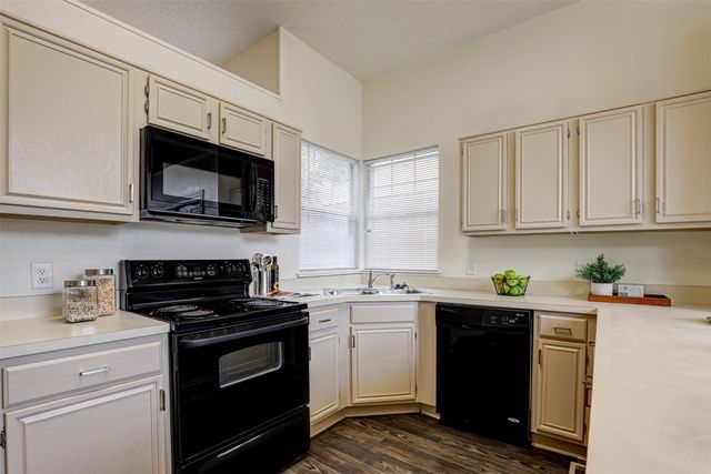 202 Chamblin Drive, Cedar Hill, TX 75104