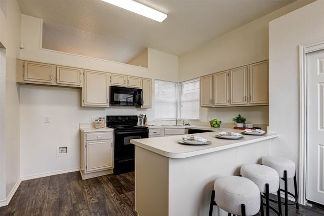 202 Chamblin Drive, Cedar Hill, TX 75104