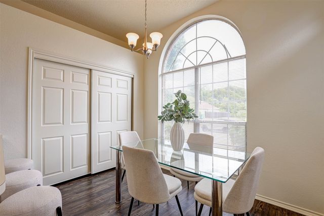 202 Chamblin Drive, Cedar Hill, TX 75104