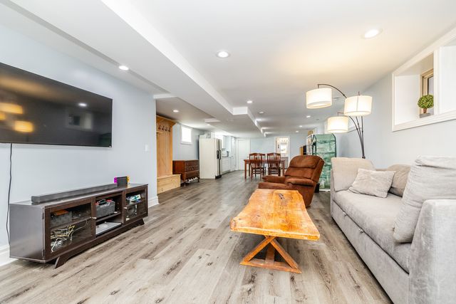 4653 N Kennicott Avenue, Chicago, IL 60630