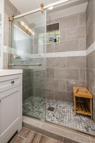 4653 N Kennicott Avenue, Chicago, IL 60630